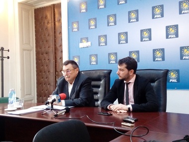 Deputatul Victor Paul Dobre anunţă că PNL va depune în Parlament un proiect de lege privind alegerea primarilor în două tururi 

