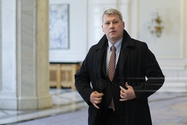 Predoiu: Toader e mai şmecher decât pare. N-a dat drumul ghilotinei, dar a aprins fitilul unei bombe. A întins scutul nuclear peste Guvern