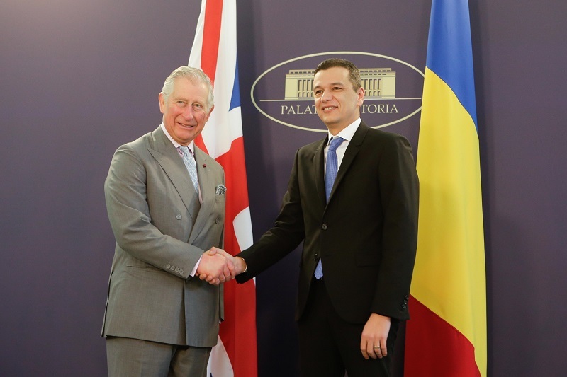 Premierul şi Prinţul Charles au discutat despre românca rănită în atentatul de la Londra şi despre comunitatea de români
