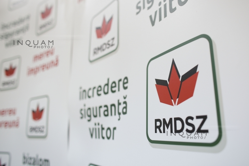 UDMR, despre decizia de amplasare a plăcuţelor multilingve la intrarea în Cluj-Napoca: S-a încheiat, cu adevărat, epoca funaristă