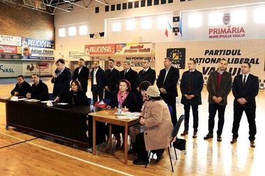 Vaslui: Scandal la Conferinţa Judeţeană a PNL de alegere a noii structuri de conducere. Deputatul Olteanu i-a acuzat pe organizatori de încălcarea statutului