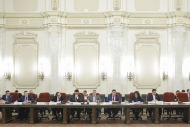 Pedepsele pentru abuzul în serviciu şi conflictul de interese nu vor fi graţiate, a decis Comisia juridică. Băsescu: Abuzul în serviciu a devenit un instrument de control al instituţiilor politice