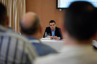 REPORTAJ: Delegat la Congresul USR către Nicuşor Dan: Ce-ai votat? Răul cel mai mic?