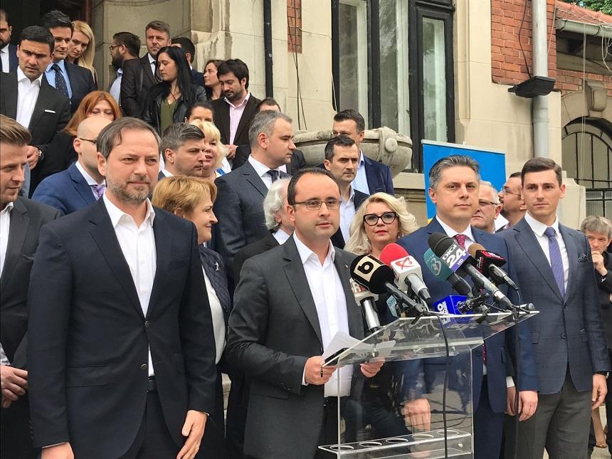 Cristian Buşoi şi-a depus candidatura pentru şefia PNL. Dănăilă: Sunt sigur aproape că se va ridica la nivelul Brătienilor