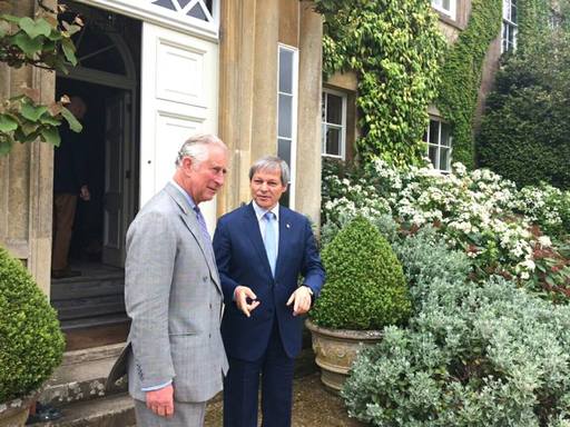 Cioloş s-a întâlnit cu prinţul de Wales pentru a discuta despre susţinerea fermierilor români şi păstrarea patrimoniului
