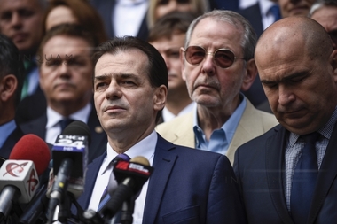 Orban: Familia normală este cea dintre un bărbat şi o femeie, dar nu impun membrilor PNL poziţia mea