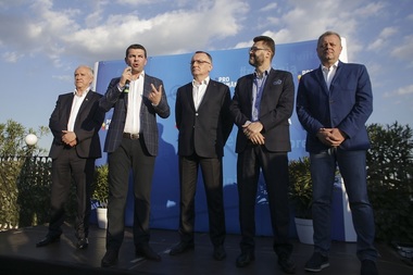 REPORTAJ: Daniel Constantin a lansat Pro România, un partid ”altfel”, născut ”dintr-o emoţie”. FOTO