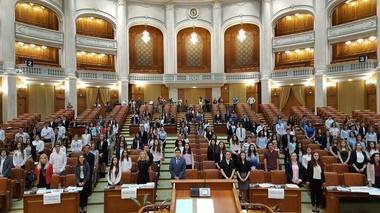 Parlamentul Copiilor. Burse de studiu în străinătate şi educaţia sexuală - disciplină obligatorie, între preocupările elevilor; Dragnea: Mi-aş fi dorit să particip la un exerciţiu de democraţie când eram de vârsta voastră