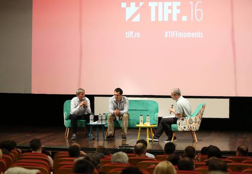 Cioloş, după proiecţia unui film cu temă politică: Nu mai este suficient să ai legitimitatea reprezentării, dacă nu ai nimic în cap