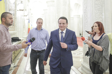 Maior, despre prezenţa la Oprea în seara alegerilor din 2009: A fost un eveniment privat, fără aspecte ilegale. Nu a fost o celulă de criză. Pleşoianu (PSD): Este o sfidare, nu aveţi căderea să fiţi ambasador