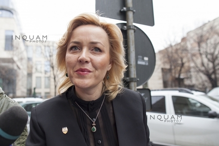 Carmen Dan spune că premierul este singur în acest moment: Demisiile noastre au fost depuse la SGG, dar înţeleg că nu toţi miniştrii au demisionat