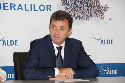 Preşedinte ALDE Dolj: Atitudinea lui Grindeanu lasă loc la multe interpretări şi la jocuri politicianiste obscure. De bun simţ ar fi să-şi dea demisia