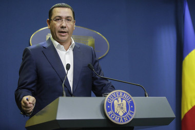 UPDATE - Ponta, după numirea ca secretar general al Guvernului: E temporar. Nu poţi să închizi Guvernul când vrea Dragnea. Grindeanu a discutat cu Iohannis înainte de a trimite propunerile de miniştri. Moţiunea de cenzură nu poate fi dezbătută miercuri