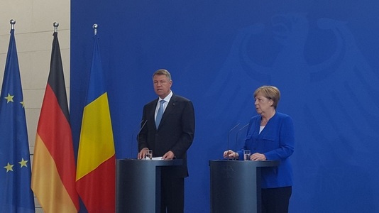 Iohannis a discutat cu Merkel despre criza politică de la Bucureşti: Am transmis că avem o criză în coaliţia de guvernare, dar România e stabilă. Merkel: România a făcut progrese importante privind statul de drept, abaterile le-ar putea pune la îndoială. 