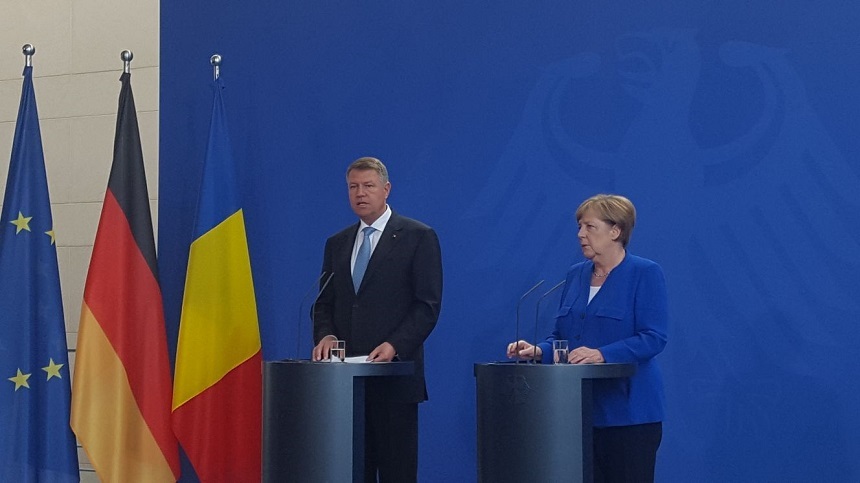 Iohannis a discutat cu Merkel despre criza politică de la Bucureşti: Am transmis că avem o criză în coaliţia de guvernare, dar România e stabilă. Merkel: România a făcut progrese importante privind statul de drept, abaterile le-ar putea pune la îndoială. VIDEO