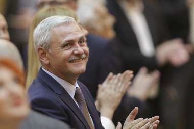 Votul la moţiunea de cenzură, anunţat oficial: 241 de voturi "pentru" şi 10 voturi "împotrivă". Guvernul este demis. UPDATE