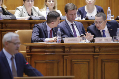 Grindeanu: Nu am negociat nimic cu absolut nimeni. Pomisiuni au fost făcute de Dragnea mie şi lui Ponta. Sunteţi în sală vreo 5 premieri şi 50 de miniştri