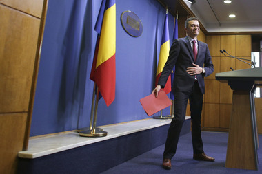 Grindeanu, întrebat ce sfat i-ar da viitorului premier:  "Să nu creadă în prietenia cu Liviu Dragnea"