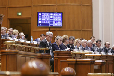 UPDATE: Guvernul condus de Mihai Tudose a fost învestit de către Parlament cu 275 de voturi favorabile. Tudose: România are nevoie de un guvern nerelaxat. Dragnea: Parlamentul, mai puternic după moţiune. Premierul, un manager bun 