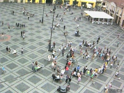 Aproximativ o sută de persoane protestează şi la Sibiu; şi la Iaşi se cere demisia Guvernului: ”Scurt şi la obiect: Vrem demisia Guvernului şi a Parlamentului defect”