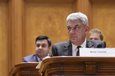 Premierul Tudose i-a reangajat în Guvern pe secretarii de stat din Minsterul Dezvoltării demişi de Grindeanu. Fostul senator PSD Florian Popa şi prezentatorul TV Felix Rache, numiţi consilieri