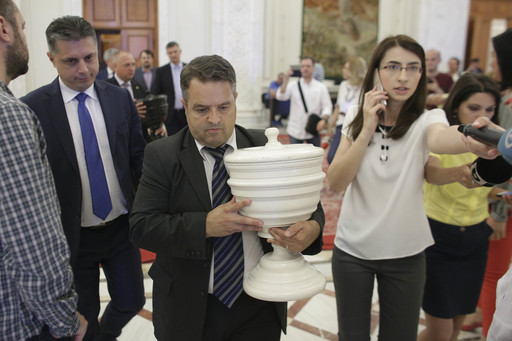 Conducerea Parlamentului a refuzat discutarea solicitării opoziţiei privind o comisie de anchetă asupra votului la moţiunea de cenzură