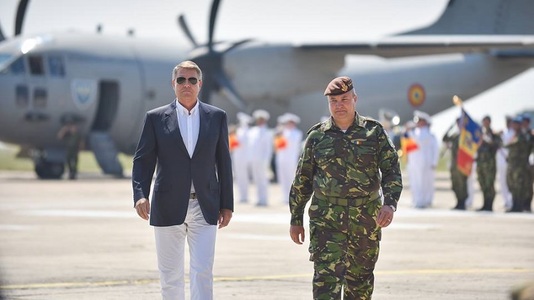 Carmen Iohannis a postat un emoticon cu inimioare la pozele lui Klaus Iohannis de la Baza Militară Mihail Kogălniceanu