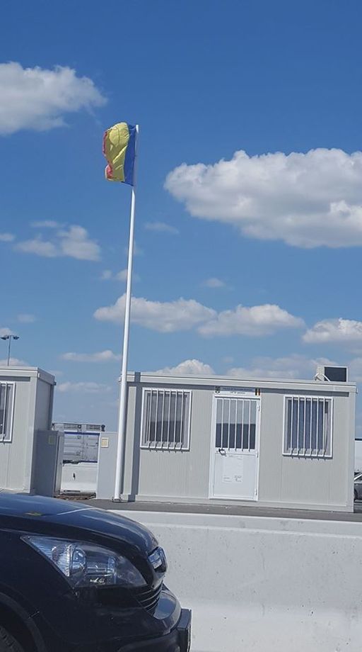 Raeţchi (PNL): În vămi avem steaguri rupte. Carmen Dan să ceară înlocuirea tututor drapelelor zdrenţuite