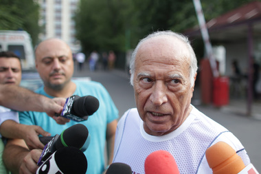 UPDATE - Dan Voiculescu, eliberat condiţionat: Mi-au fost furaţi trei ani din viaţă. Aceşti trei ani nu mi-i dă nimeni, chiar dacă intră Băsescu la închisoare. Văd în continuare o luptă pe viaţă, pe moarte, pe puşcărie