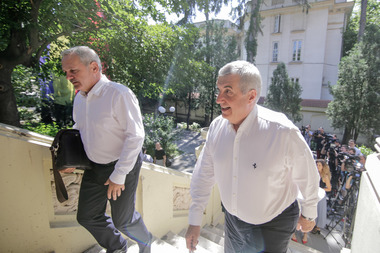 Şedinţa coaliţiei PSD-ALDE, în care se discută despre modificarea Legii pensiilor militare, a început 