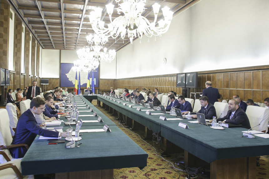 Modificarea regimului pensiilor speciale, discutată în şedinţa de Guvern de vineri. Ţuţuianu: Intenţia nu este diminuarea pensiilor militare, ci echilibrarea. Bugetul suportă pensii mai mari ca salariile