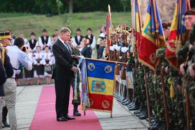 Iohannis, la Mărăşeşti: Pacea, menţinută doar prin integrarea europeană şi un angajament constant al fiecărei generaţii. Oprişan cere consultări despre viitorul României. Tăriceanu: Ostaşii au săvârşit acte de eroism