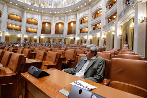 Plenul Senatului, suspendat din lipsă de cvorum, după repartizarea OUG-urilor către comisii, cu termen 31 august. Actele privind pensiile speciale, salariile poliţiştilor şi indemnizaţiile pentru copii vor intra în vigoare