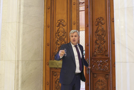 Iordache: Sesiunea extraordinară a Camerei Deputaţilor, convocată constituţional; membrii BP au fost sunaţi luni