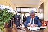 Mihai Tudose a semnat în Cartea de condoleanţe de la Ambasada Spaniei: Suntem solidari cu poporul spaniol