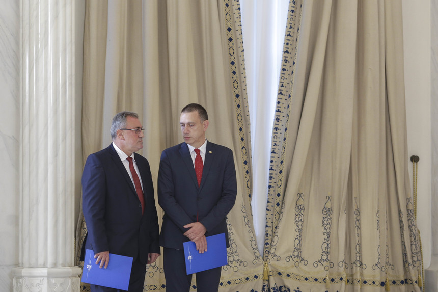 Noii miniştri de la Apărare şi Economie, Mihai Fifor şi Gheorghe Şimon, au depus jurământul la Palatul Cotroceni. FOTO