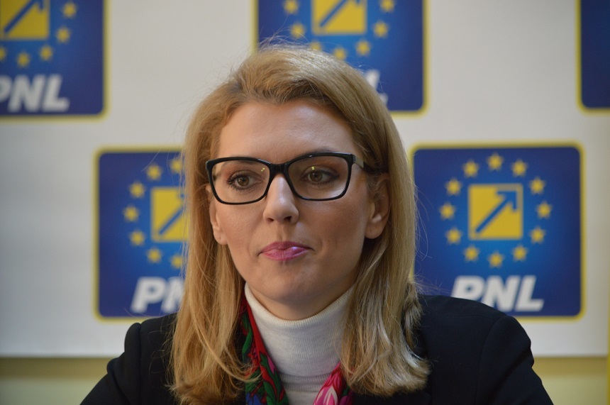 Alina Gorghiu: Nu e târziu ca Dacian Cioloş să devină un om politic implicat şi să întoarcă serviciile PNL