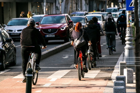 Proiectul USR prin care se micşorează amenzile pentru biciclişti a fost adoptat de Senat
