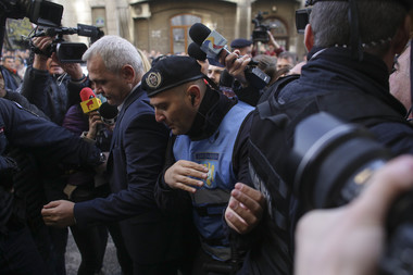 Liviu Dragnea, pus sub urmărire penală pentru abuz în serviciu, obţinere de fonduri UE cu documente false şi constituirea unui grup infracţional organizat, începând cu 2001, pentru favorizarea firmei Tel Drum. Reacţia OLAF
