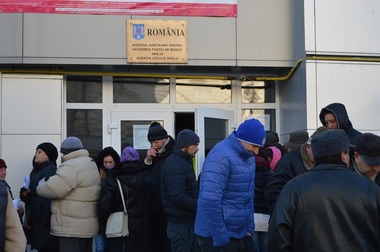 Proiectul PNL care prevede că refuzul unui loc de muncă duce la anularea venitului minim garantat, la vot final în Senat

