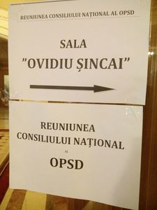 Dragnea şi Tăriceanu participă la o dezbatere cu pensionarii PSD în timpul moţiunii de cenzură