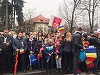 Membri şi simpatizanţi PSD şi ALDE, la Arcul de Triumf, cu pancarte, steaguri tricolore şi costume populare. FOTO/VIDEO