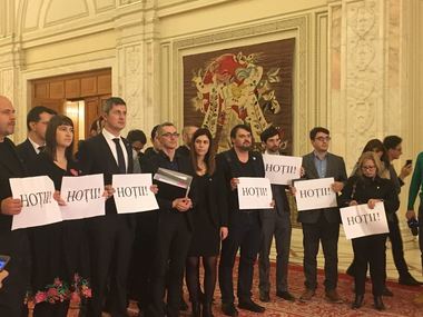 Barna: O zi în care democraţia a fost strânsă de gât. Turcan: Acest abuz instituţional al PSD poate fi oprit