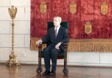 Regele Mihai, 96 de fapte în 96 de ani: A luat primele lecţii de conducere la 6 ani, la 20 de ani, a compus lucrarea pentru pian “Elegie”, au fost pasionat de automobilism, dar şi de golf şi de înot