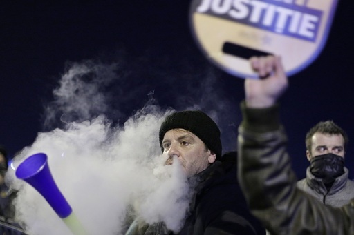 Protest la Palatul Parlamentului faţă de modificarea legilor justiţiei - FOTO, VIDEO