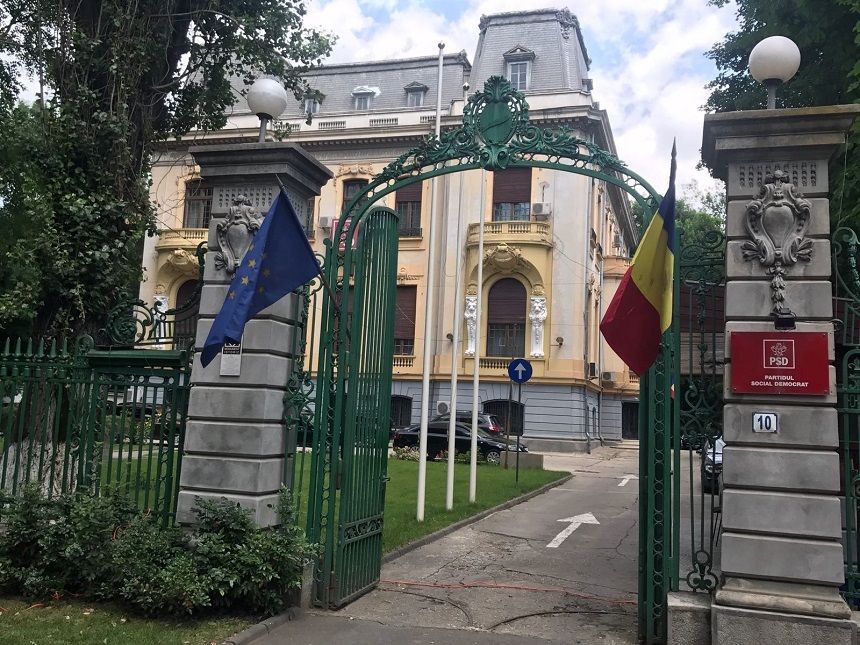 Un „protest tăcut” a început în faţa sediului central al PSD, din Şoseaua Kiseleff, pe modelul celui de la Sibiu. FOTO/VIDEO