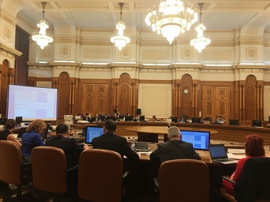 UPDATE - USR a pus Mozart, ”Requiem”, dar şi Guess Who în timpul şedinţei comisiei speciale pentru legile Justiţiei. VIDEO