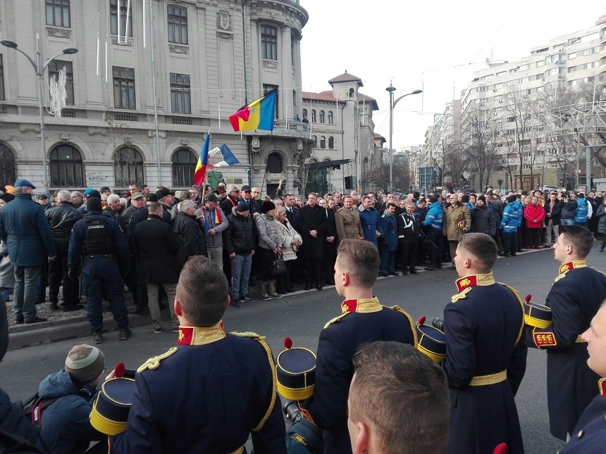 Preşedintele Klaus Iohannis participă la comemorarea victimelor Revoluţiei, la Piaţa Universităţii, fiind întâmpinat cu aplauze - FOTO, VIDEO