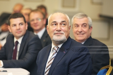 Şedinţă solemnă Revoluţiei. Vosganian: Trecutul se reîntoarce şi se răzbună în diverse feluri, cum ar fi pancartele colorate ridicate la comandă în pieţele publice