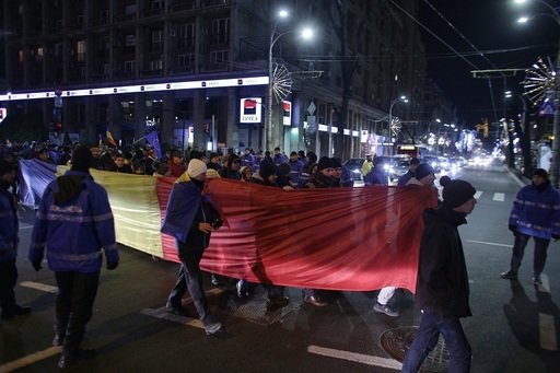 Întâlnirea premierului Mihai Tudose cu reprezentanţii organizaţiilor civice a început. În faţa Guvernului se află mai mulţi manifestanţi care susţin delegaţia intrată la discuţii